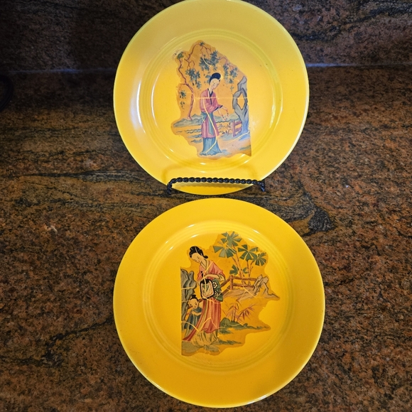 Vintage, Pair of Oriental Decropage Plates - Picture 2 of 5